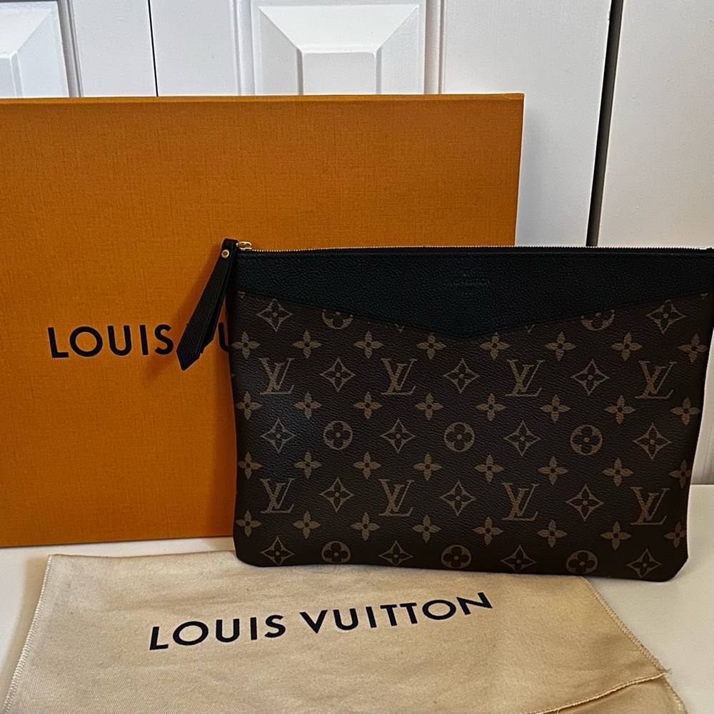 COPY - Louis Vuitton LV Daily Pouch Black Monogram